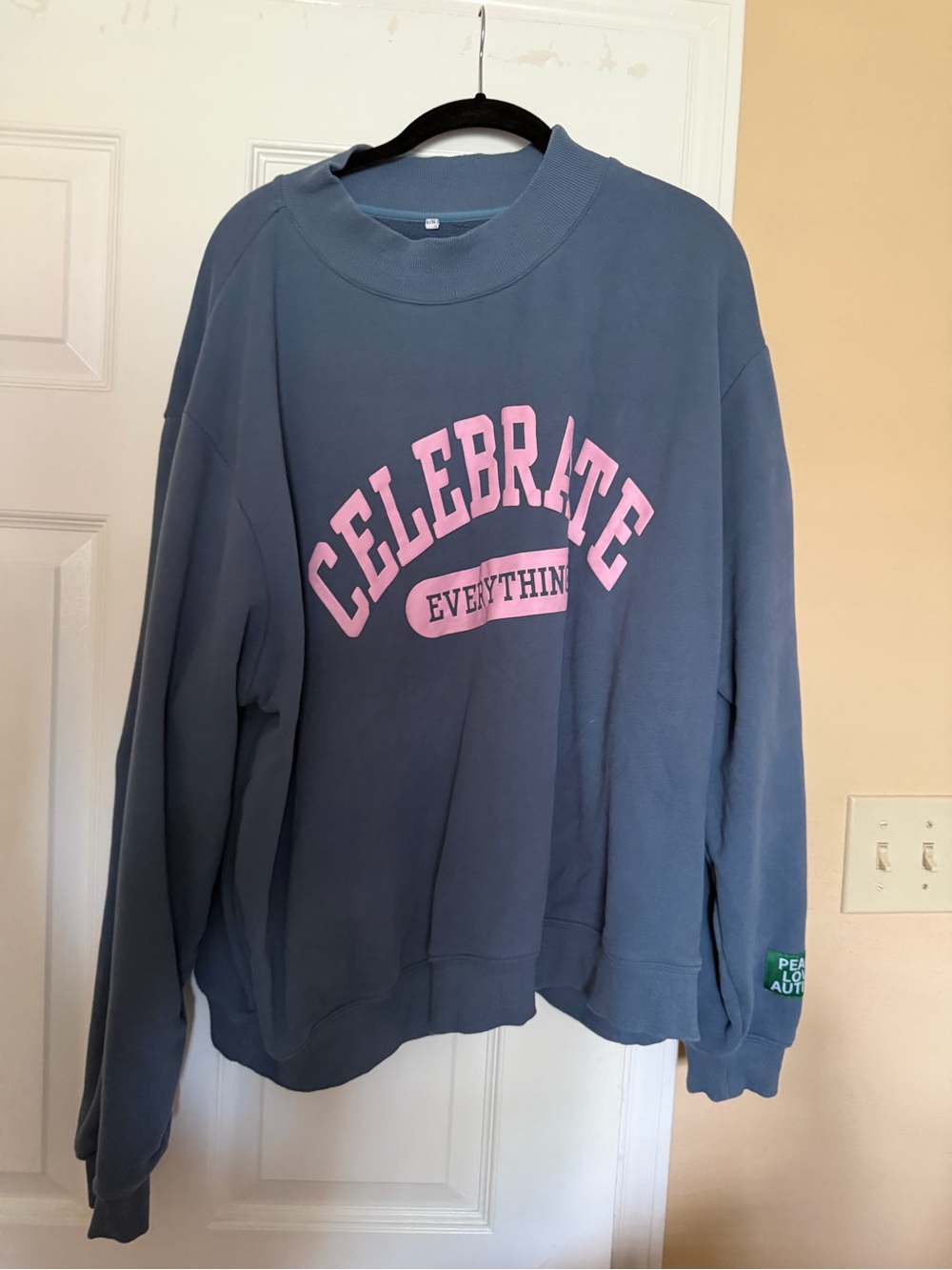 EUC peace love autism mockneck celebrate everything pull over sweatshirt size L/